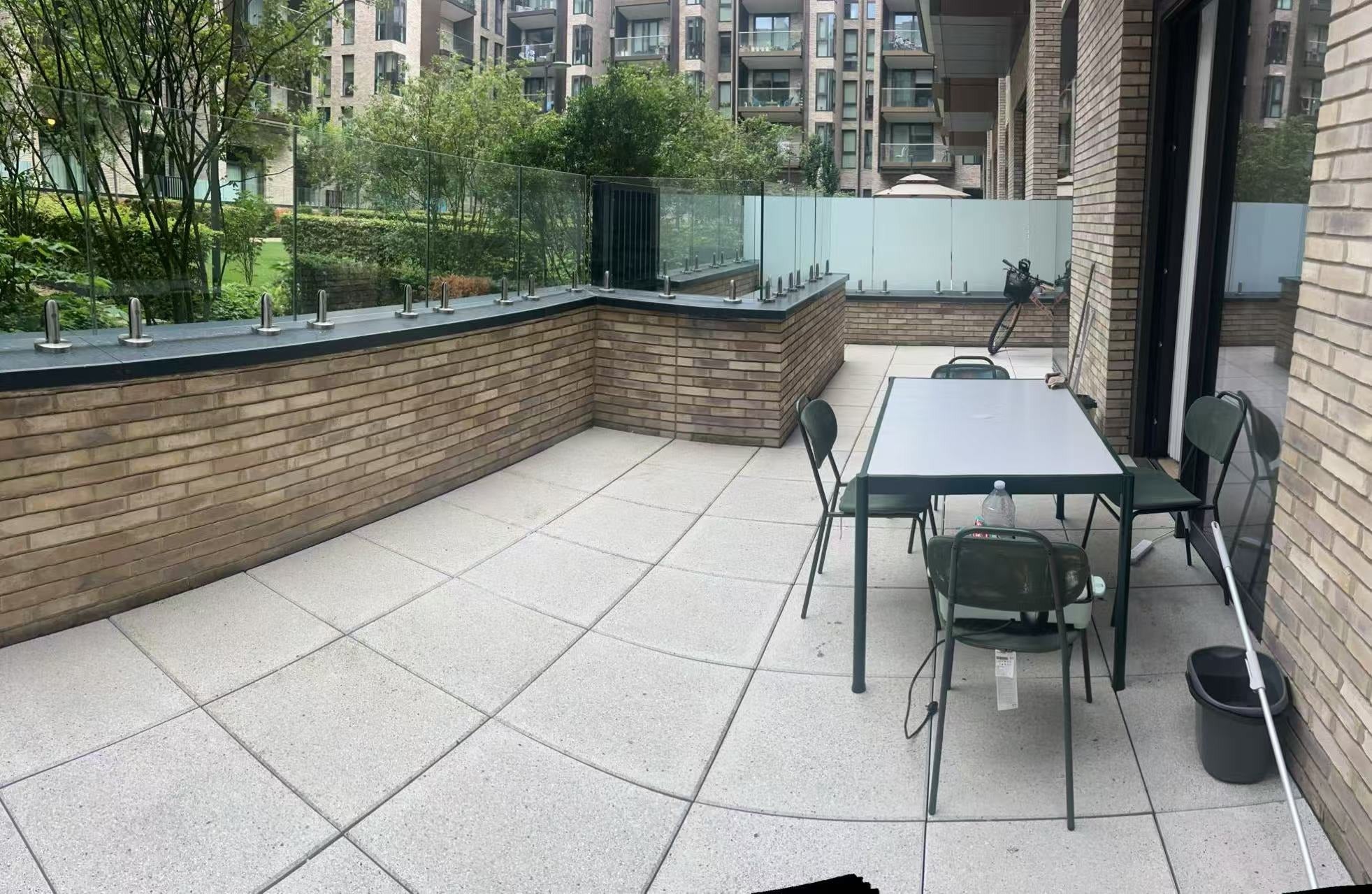 Flat Dingley Road in Greater London