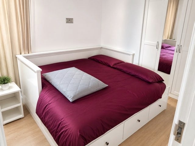 Flat Dingley Road in Greater London