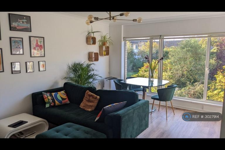 Flat Carlton Drive in Greater London