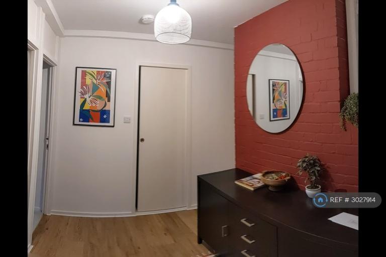 Flat Carlton Drive in Greater London