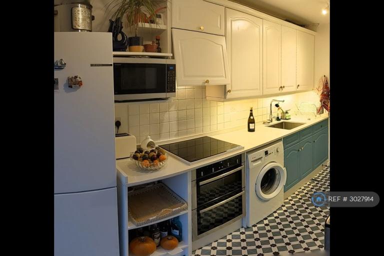 Flat Carlton Drive in Greater London