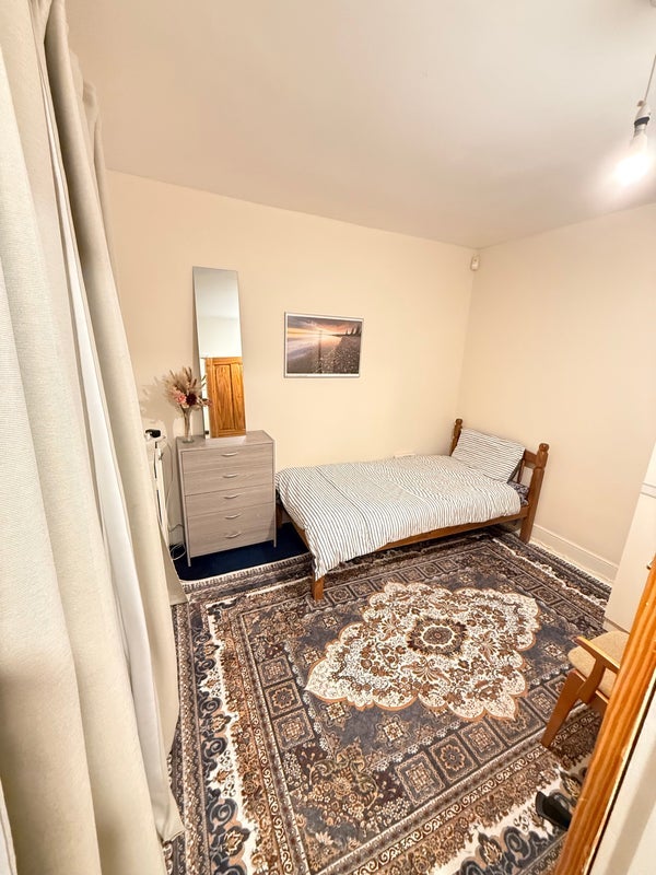 Room Uxbridge Road in Slough