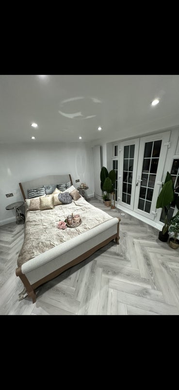 Room Warrington Close in Crawley