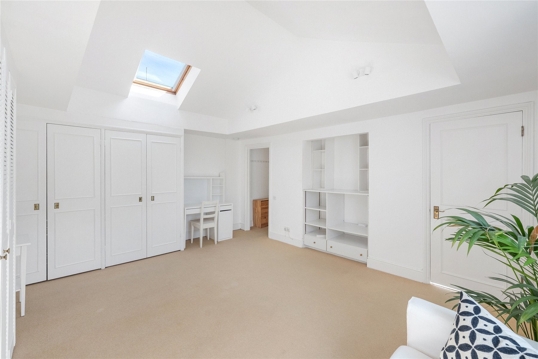 Flat Onslow Gardens in Greater London