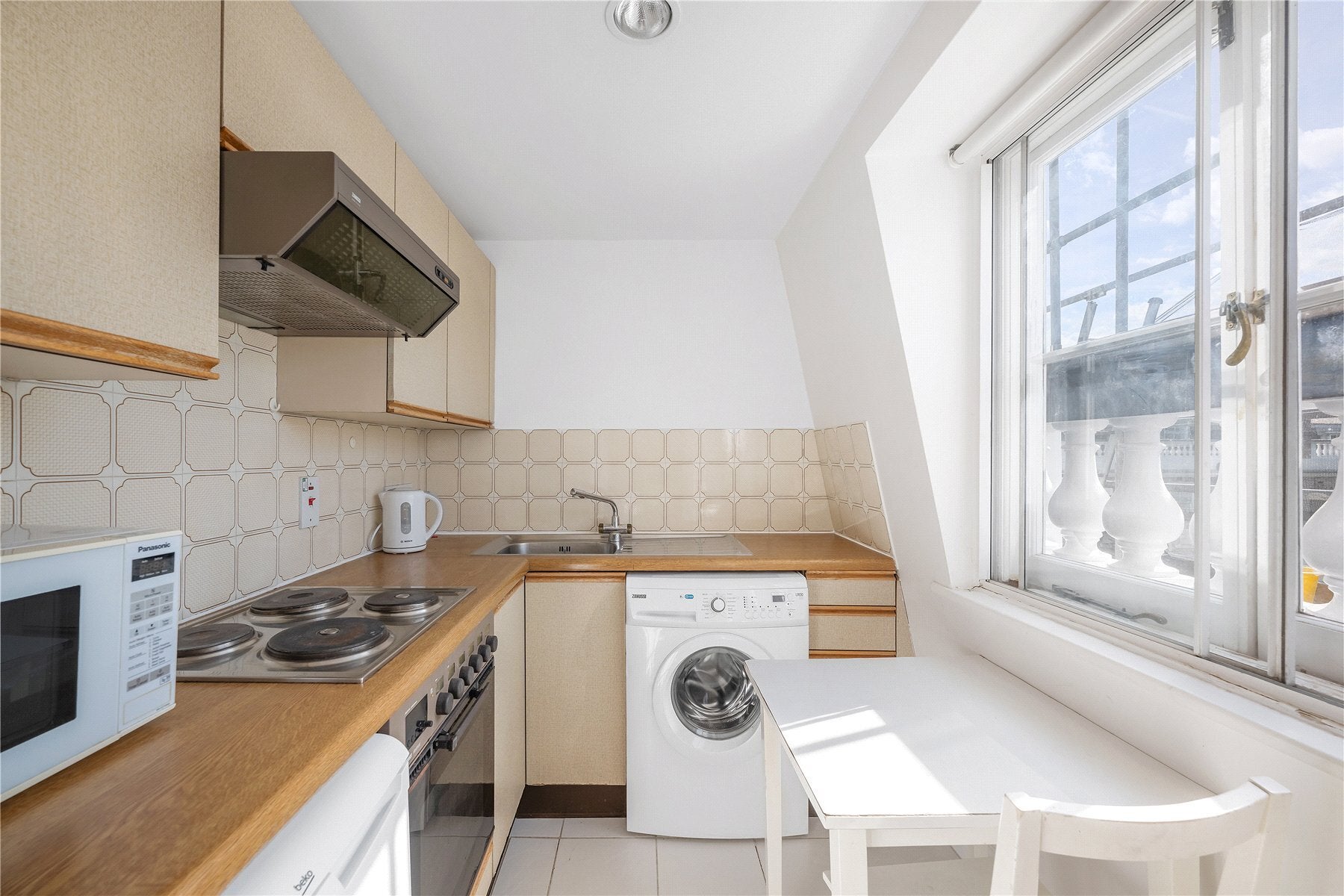 Flat Onslow Gardens in Greater London