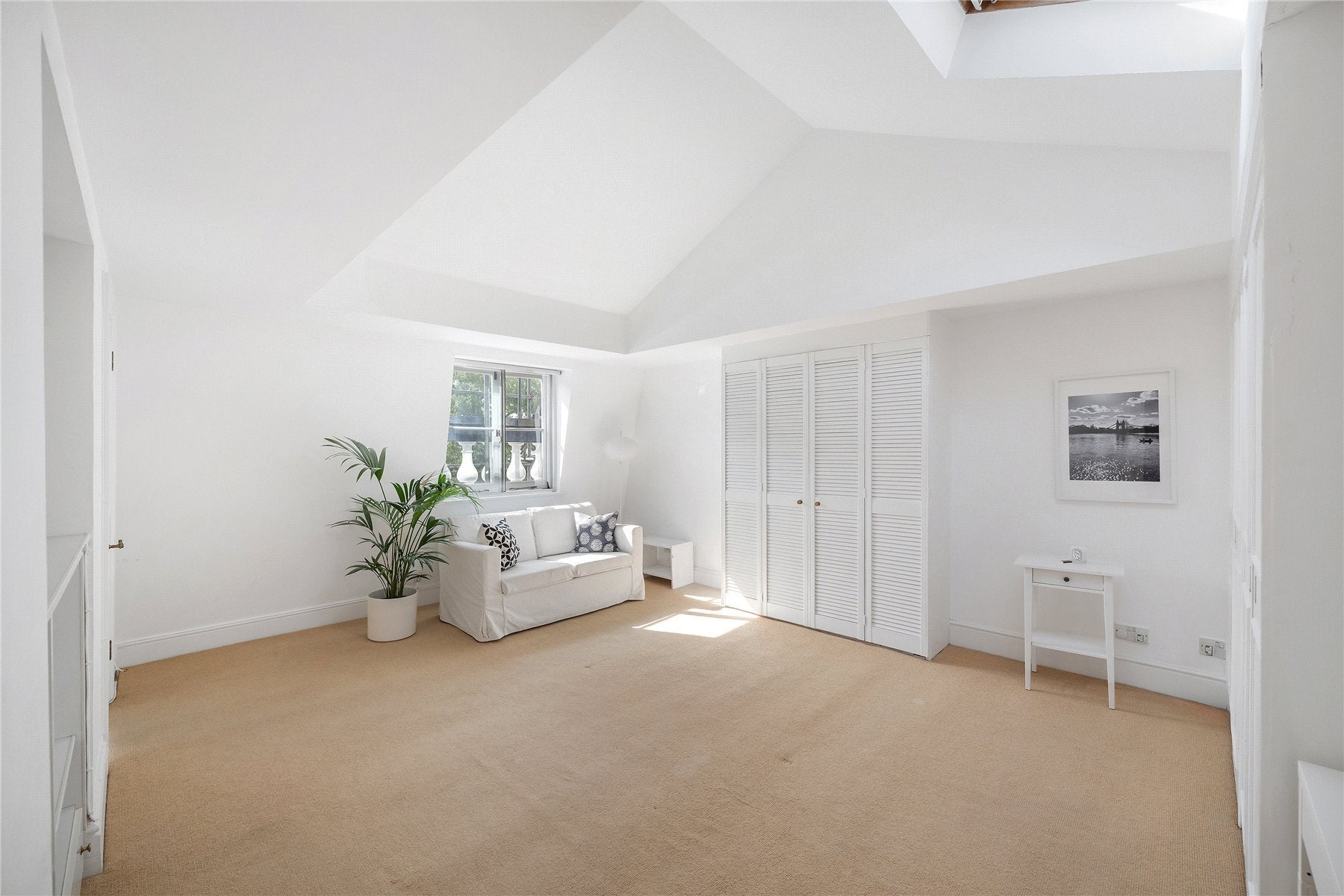 Flat Onslow Gardens in Greater London