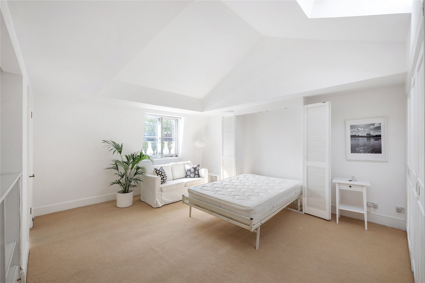 Flat Onslow Gardens in Greater London