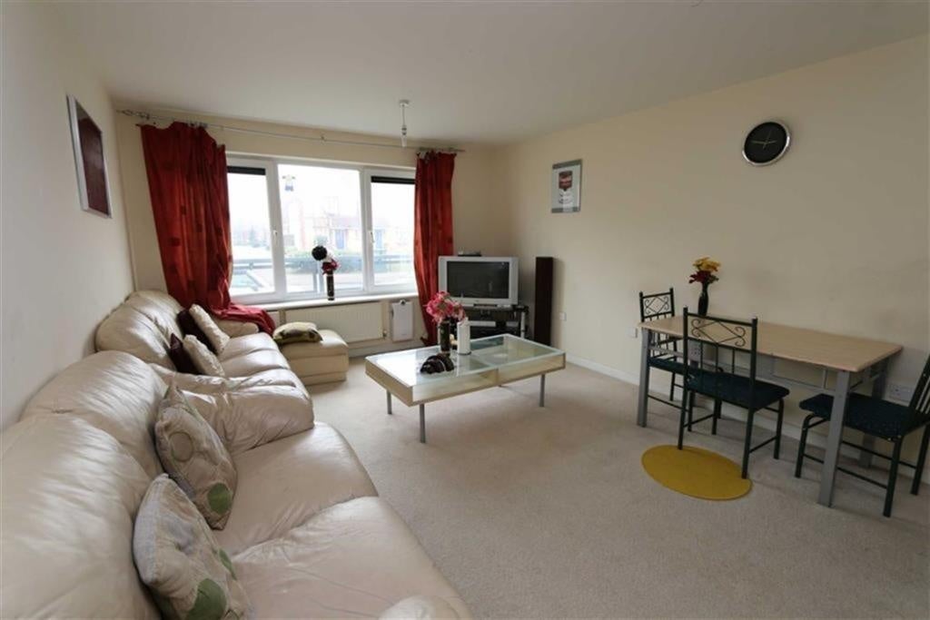 Flat Merbury Road in Greater London