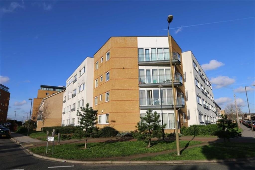 Flat Merbury Road in Greater London
