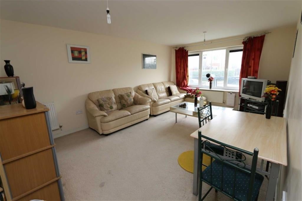 Flat Merbury Road in Greater London