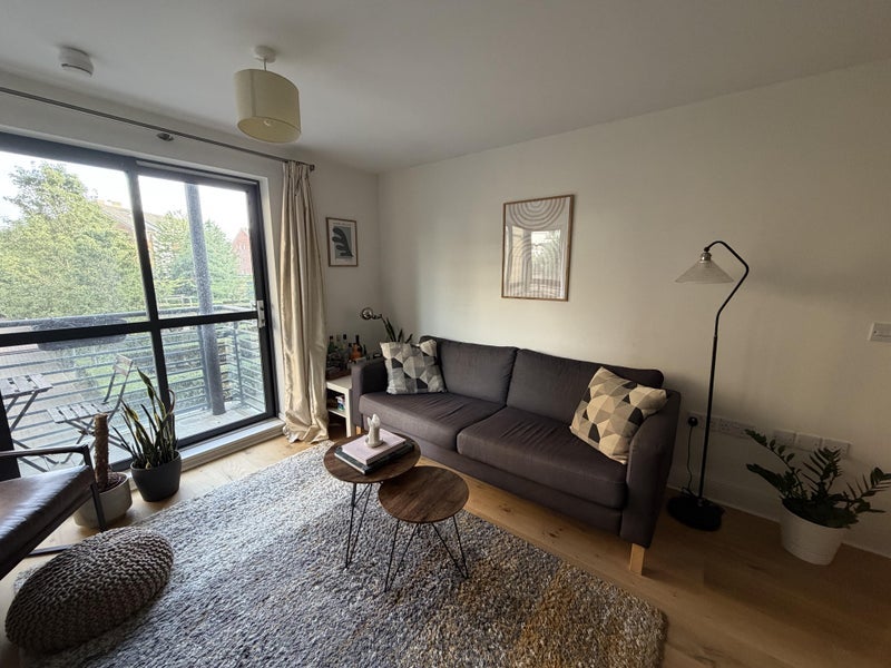 Room Spa Road in Greater London