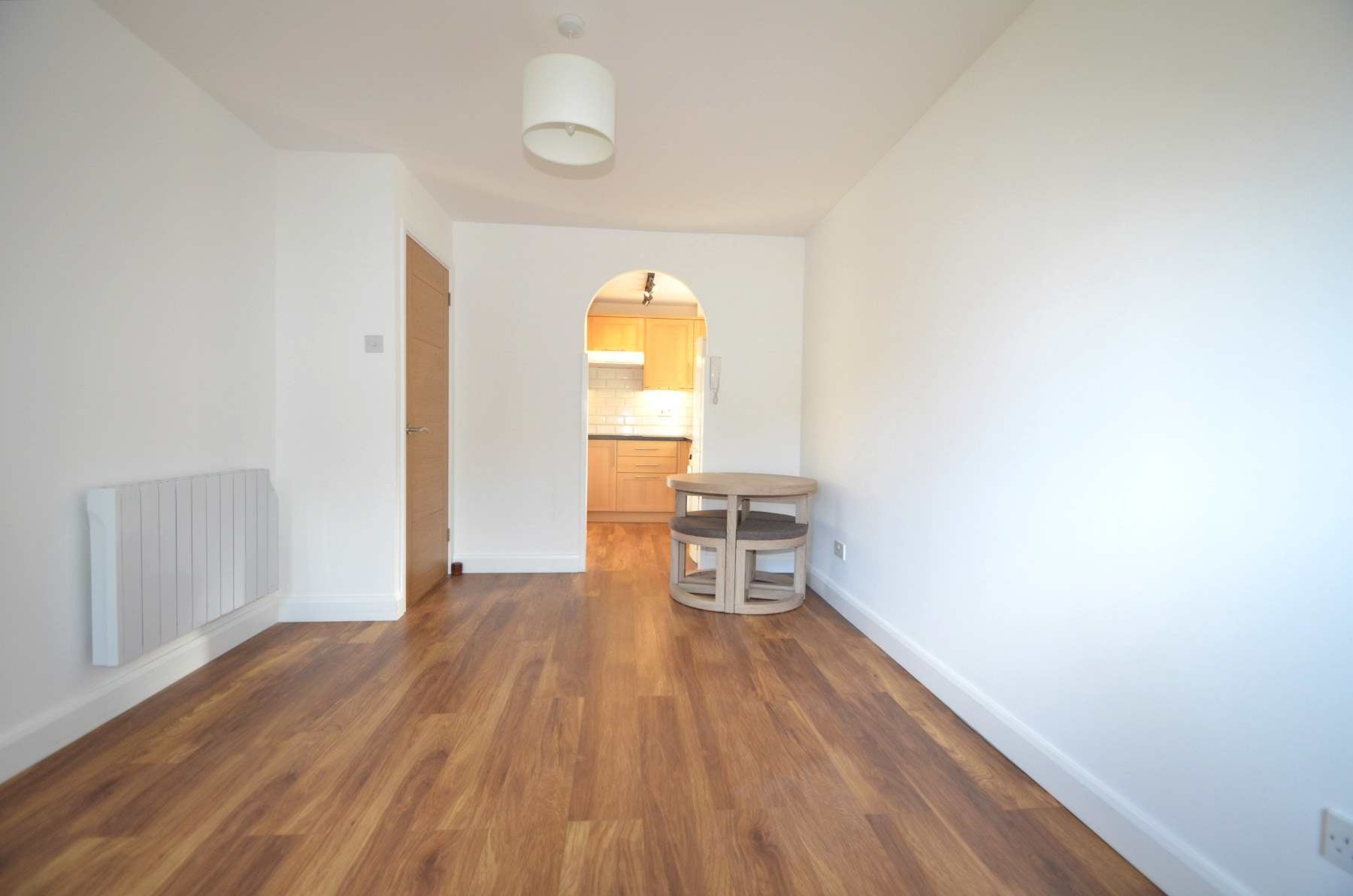 Flat Orchard Grove in Greater London