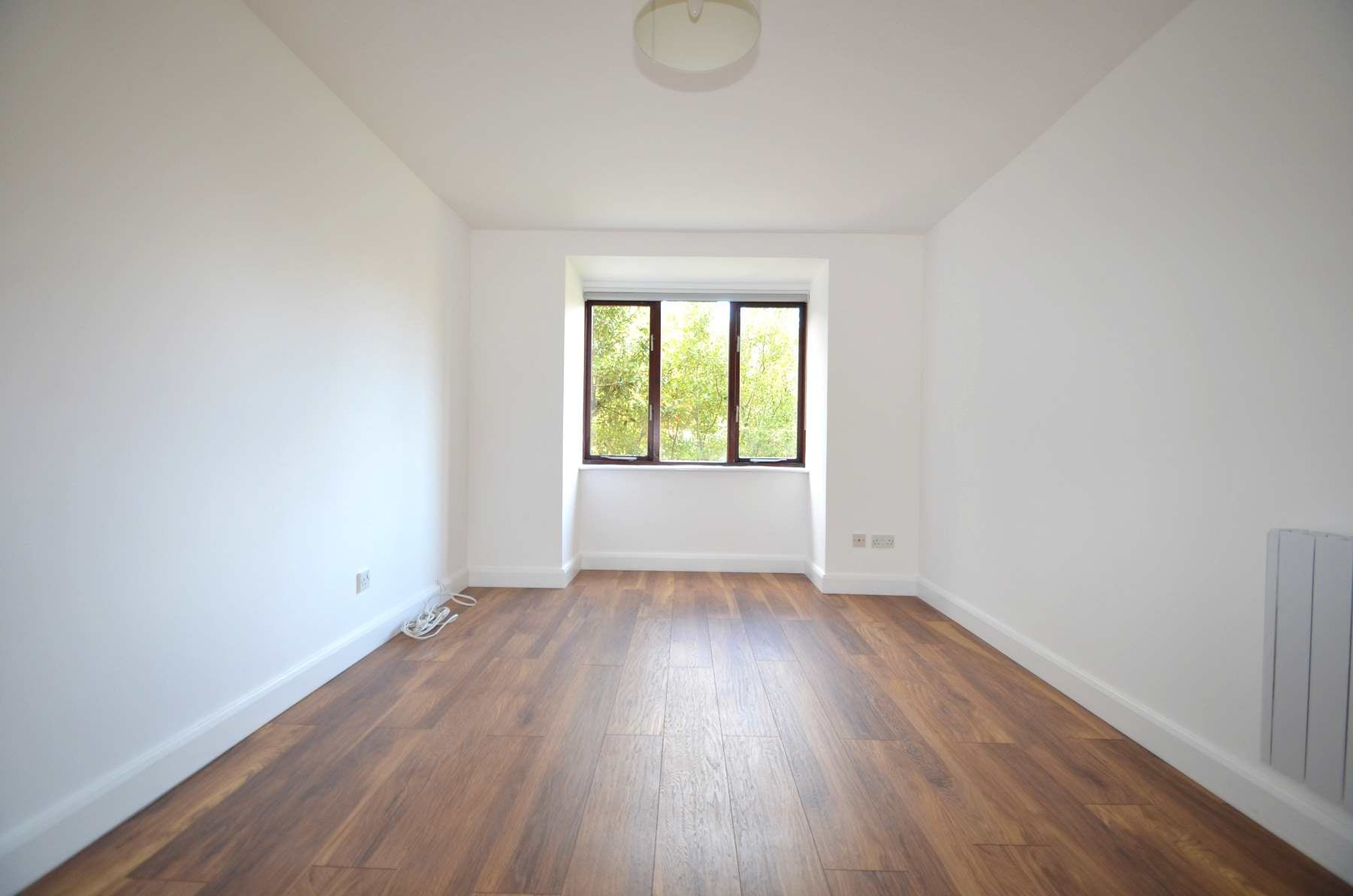Flat Orchard Grove in Greater London