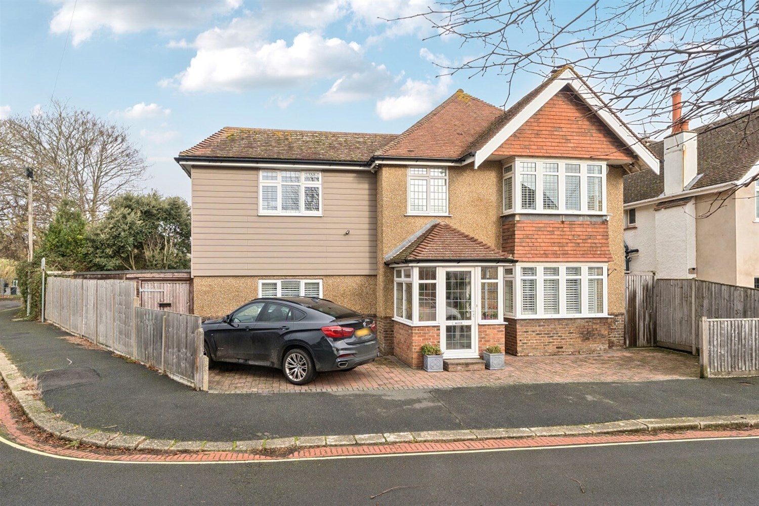 House Den Avenue in Arun