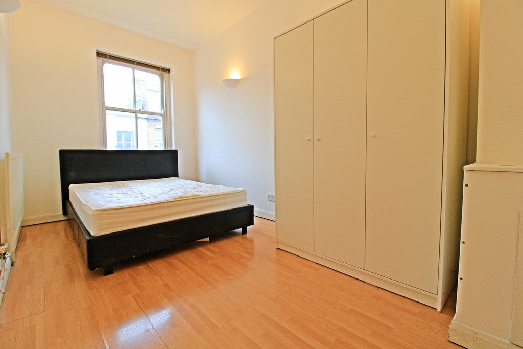 Flat Bath Place in Greater London