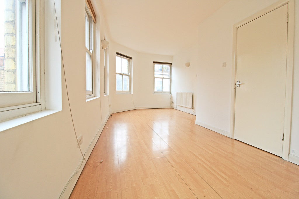 Flat Bath Place in Greater London