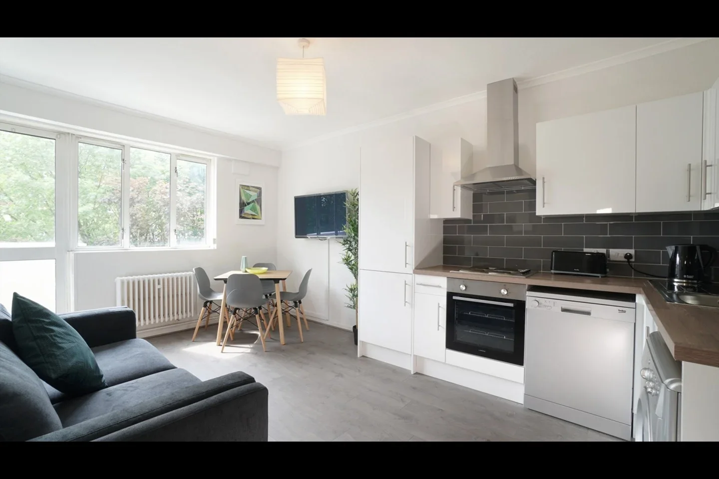 Room Mile End Road in Greater London
