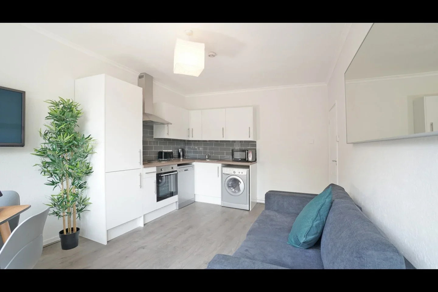 Room Mile End Road in Greater London