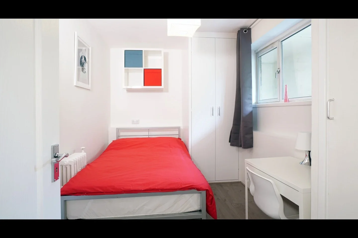 Room Mile End Road in Greater London