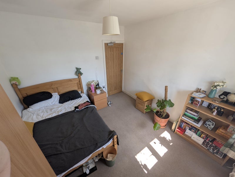 Room Lowth Road in Greater London