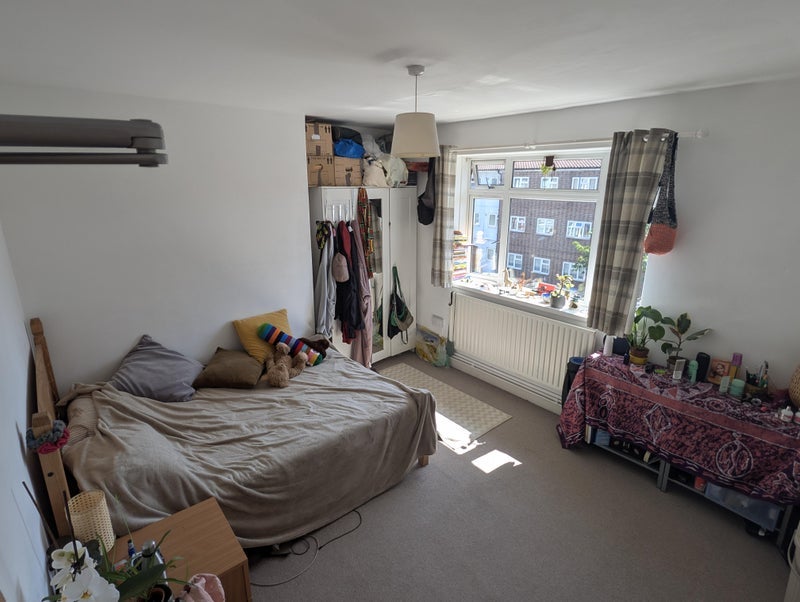 Room Lowth Road in Greater London