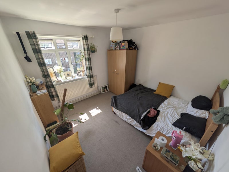 Room Lowth Road in Greater London