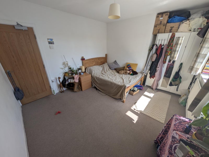 Room Lowth Road in Greater London