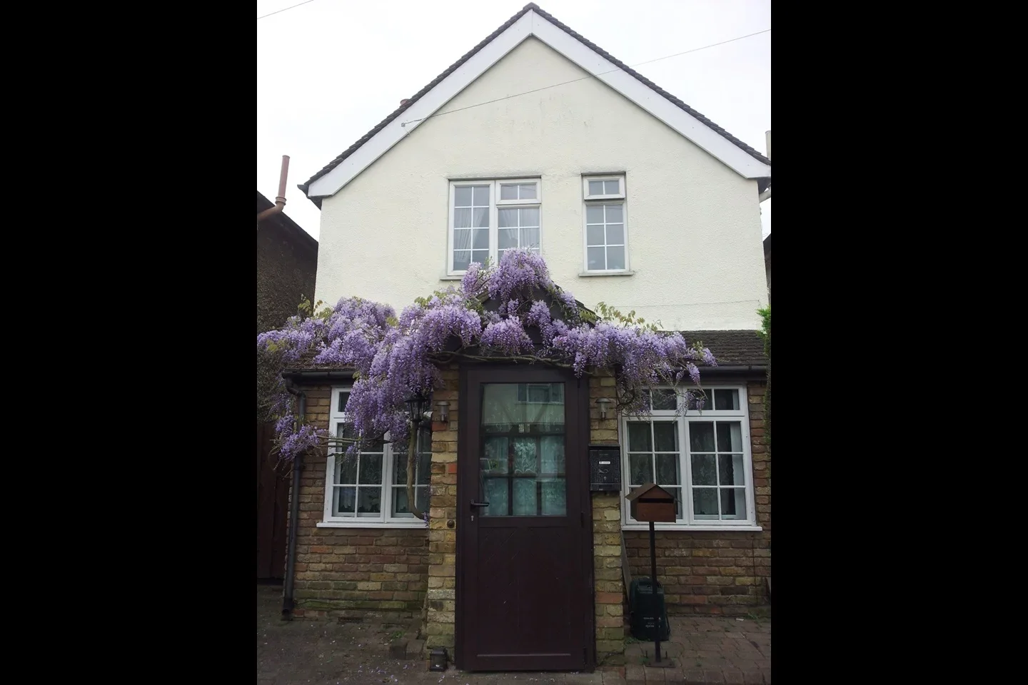 Room Bourneside Road in Borough of Runnymede