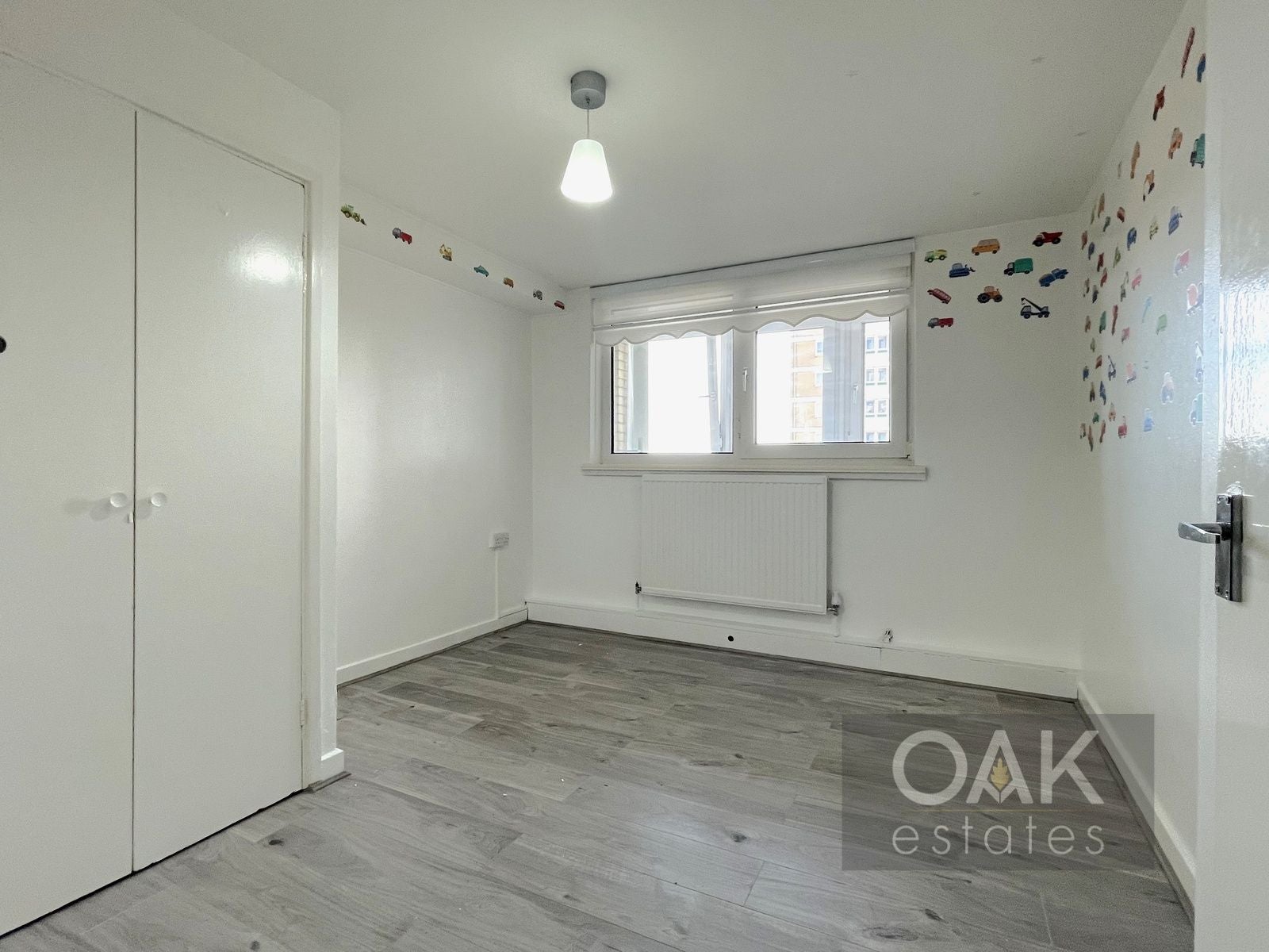 Flat Commerce Road in Greater London
