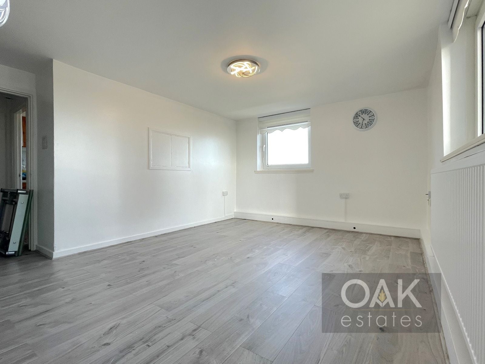 Flat Commerce Road in Greater London