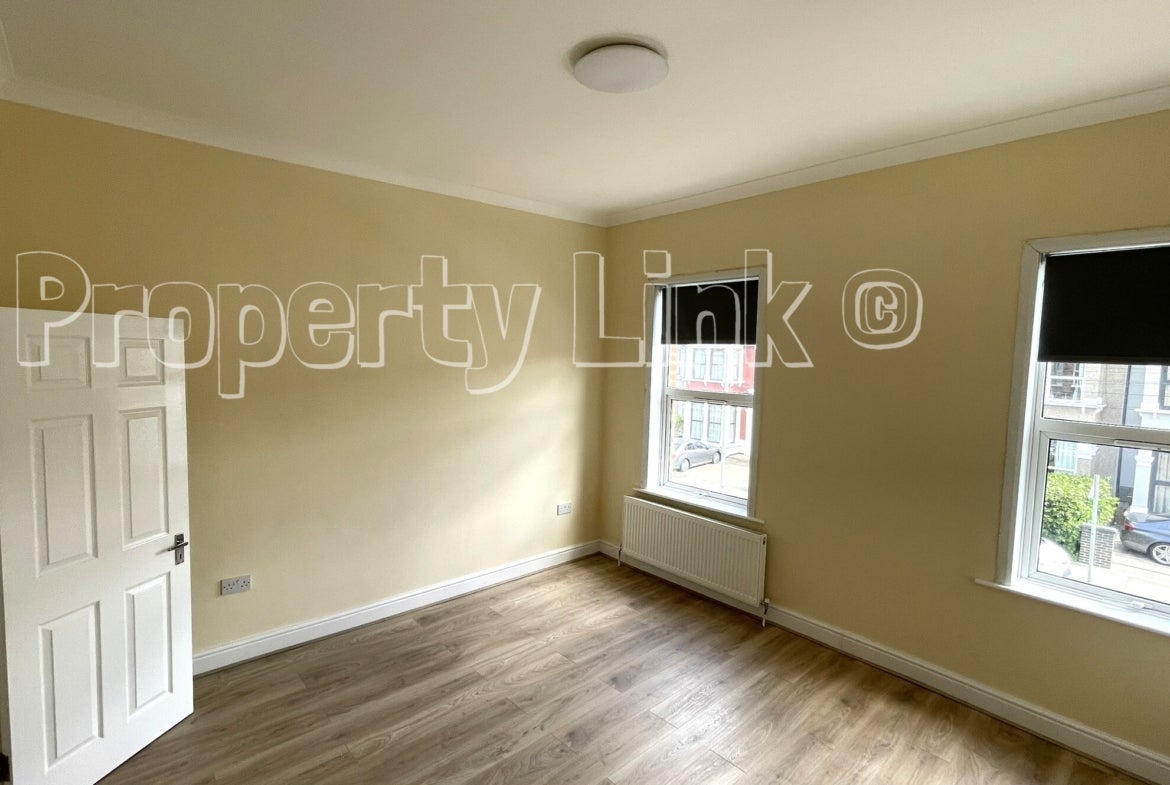 Flat Belgrave Road in London