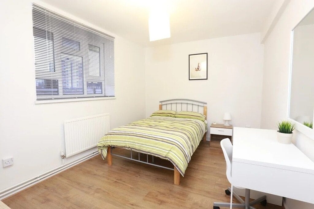 Room Bruce Road in Greater London