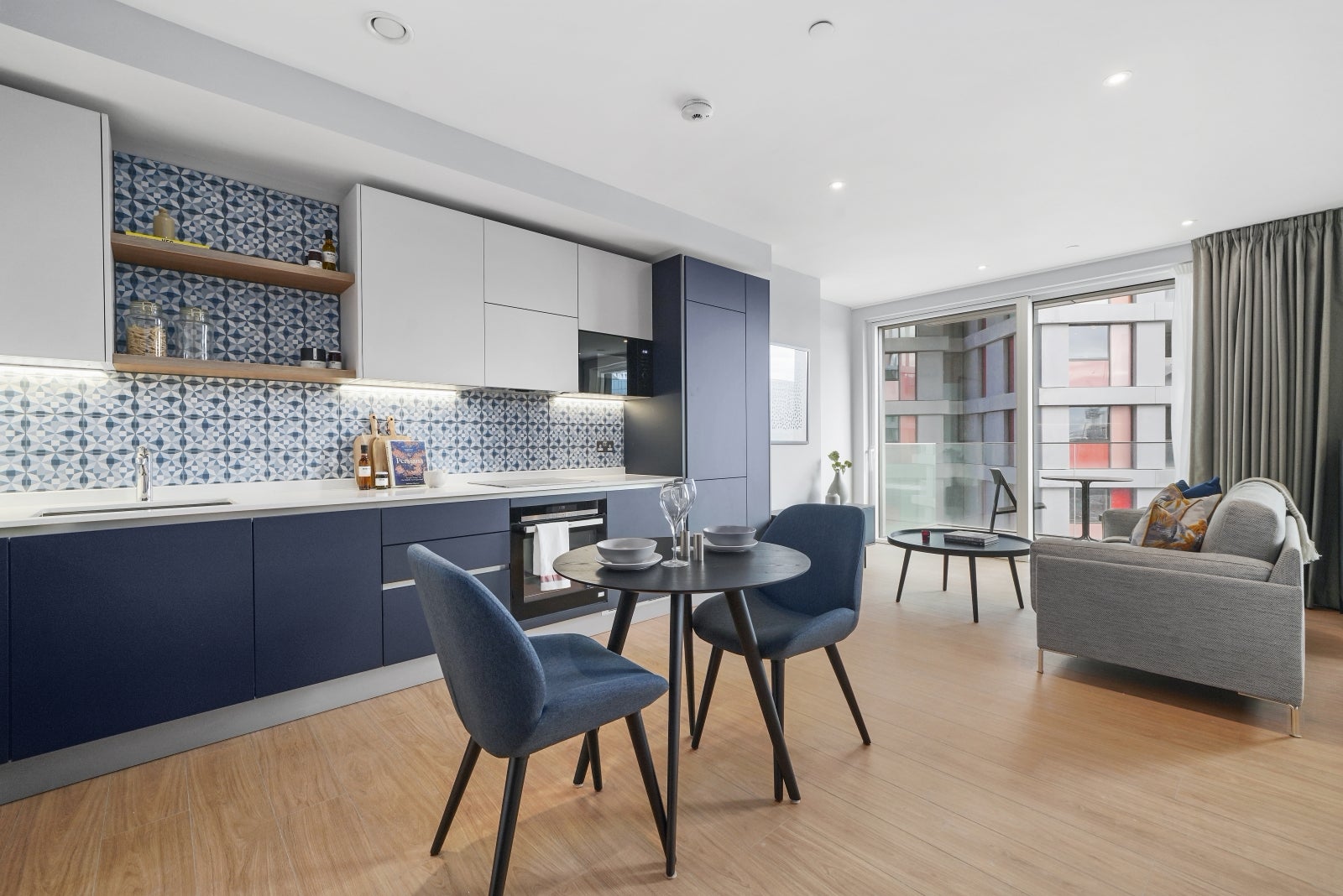 Flat Anthems Way in Greater London
