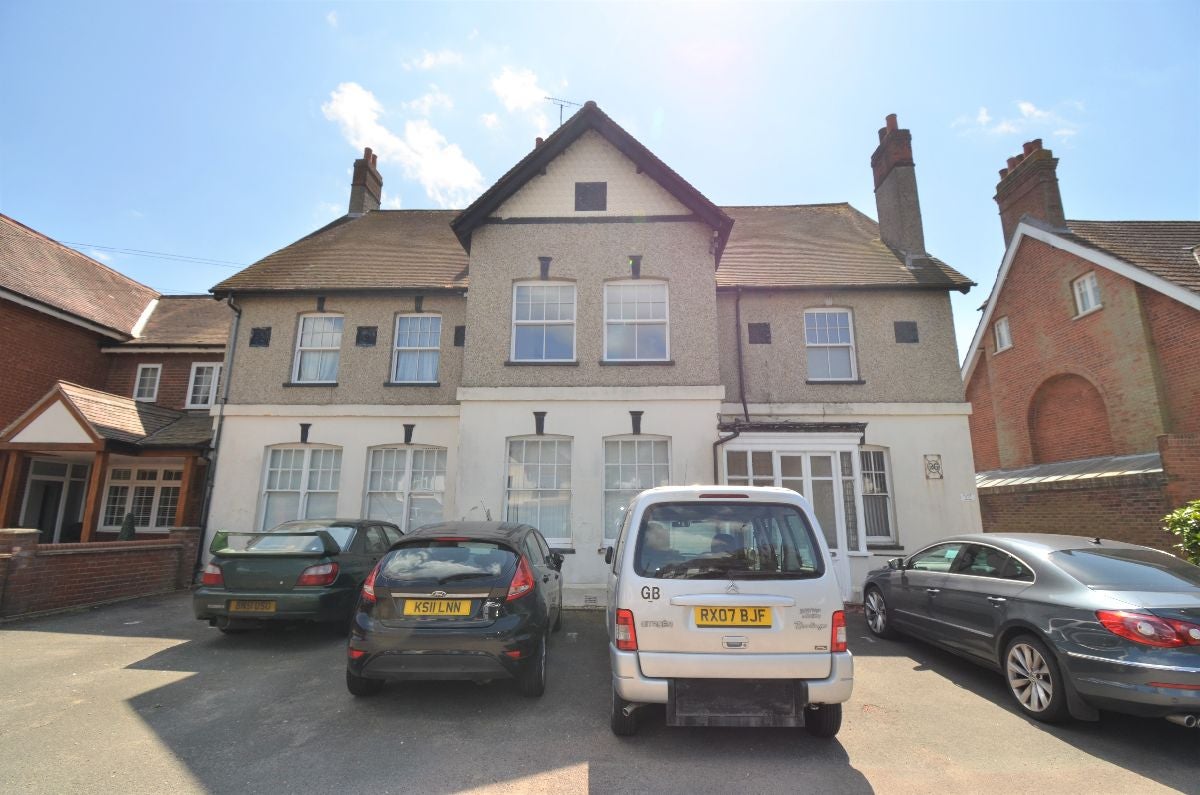 Flat London Road in Brentwood