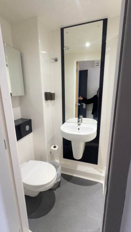Room International Way in Greater London