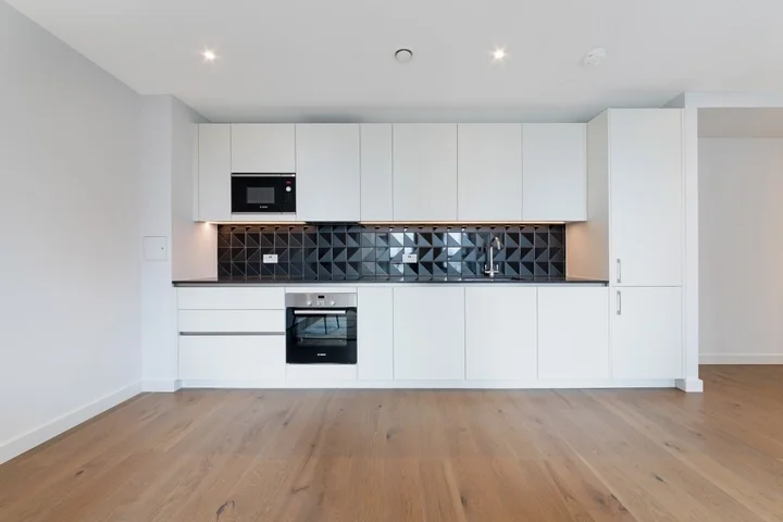 Flat Sayer Street in Greater London