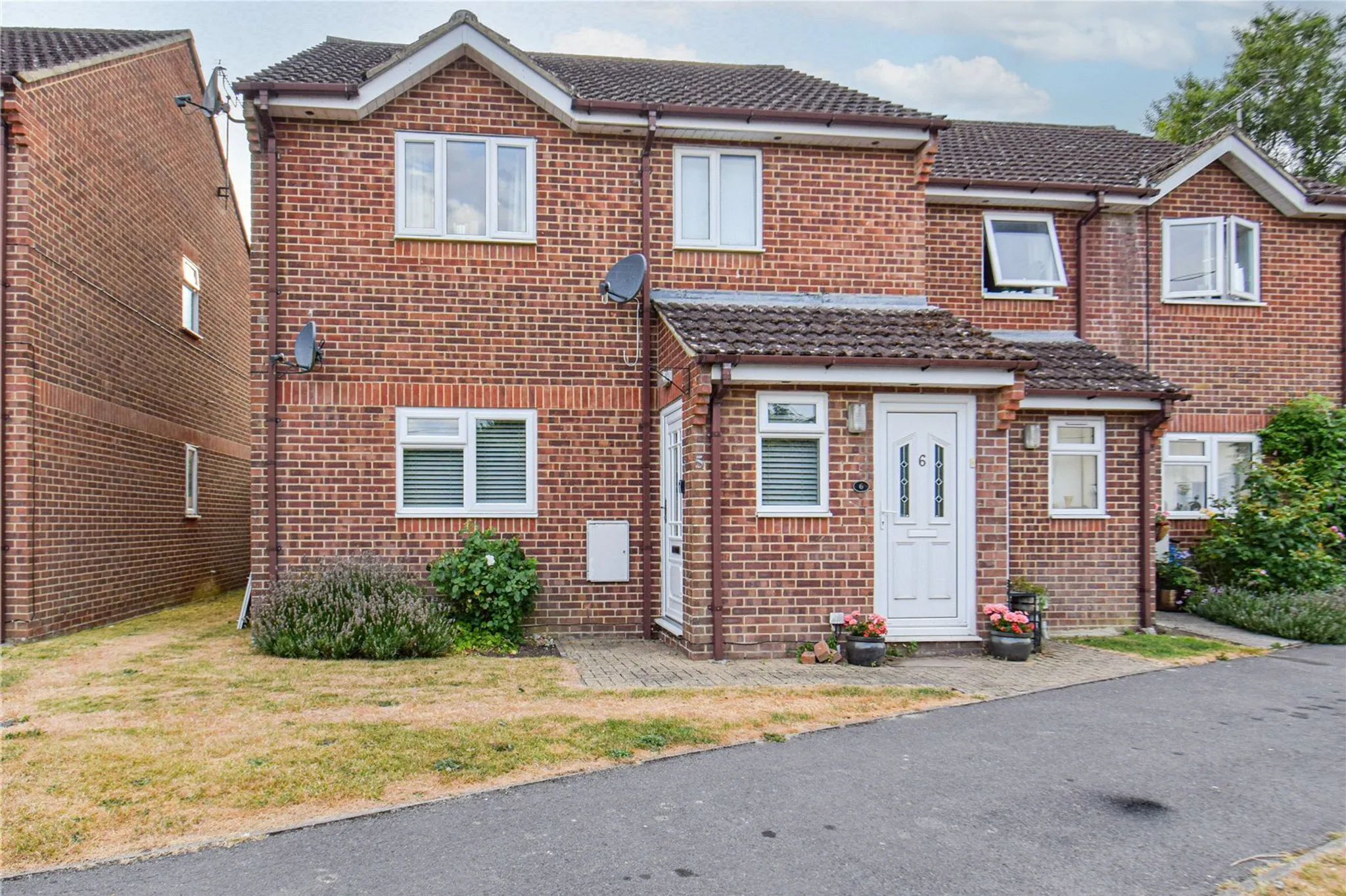 Flat Nutley Court in Burbage