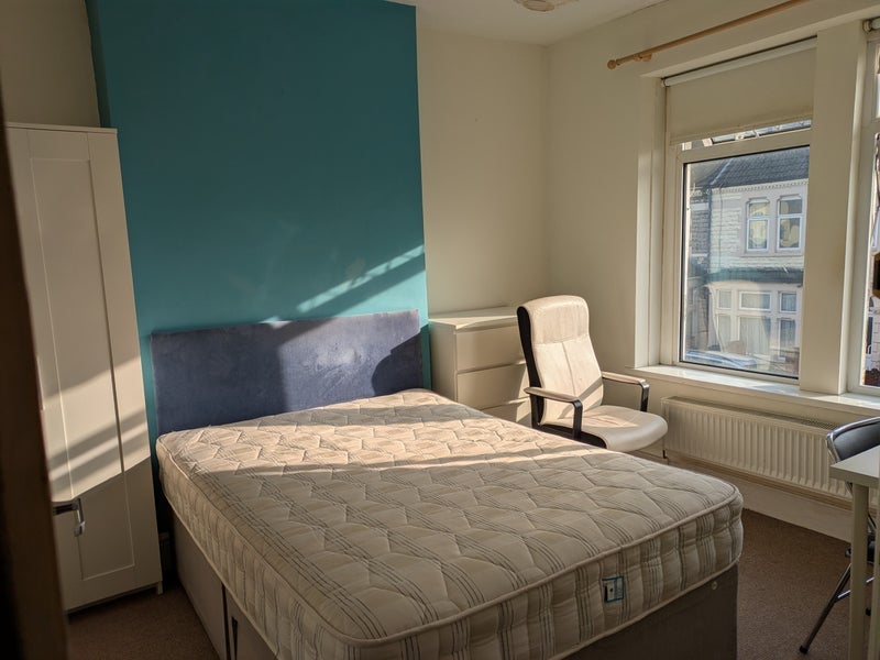 Room Penhevad Street in Cardiff