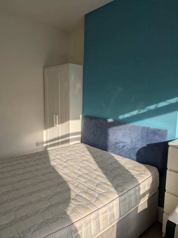 Room Penhevad Street in Cardiff