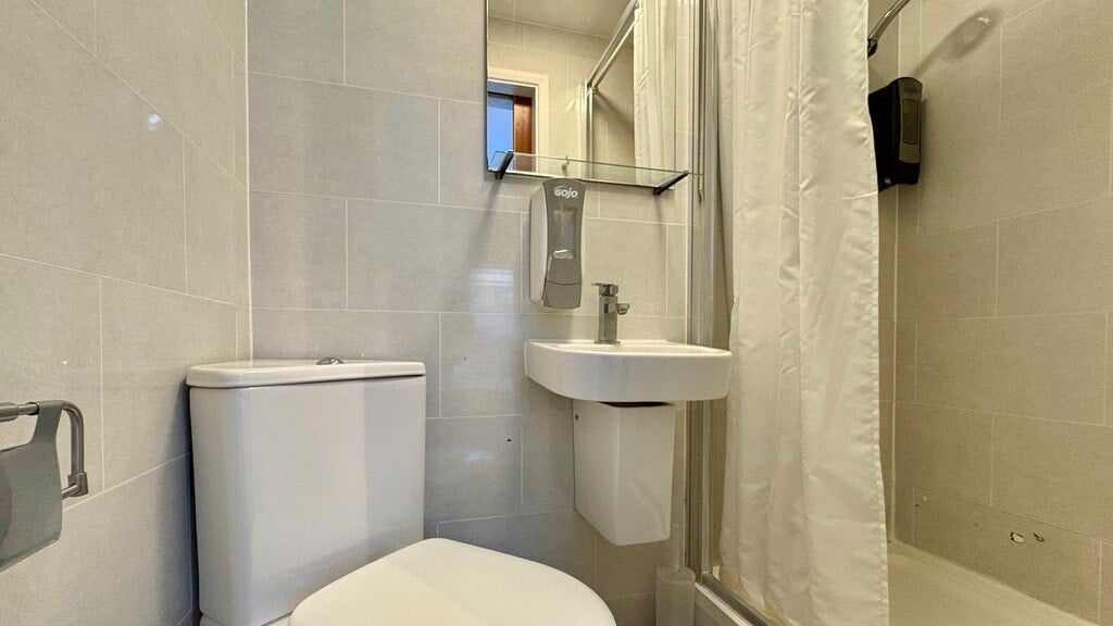 Room Camden Road in Greater London
