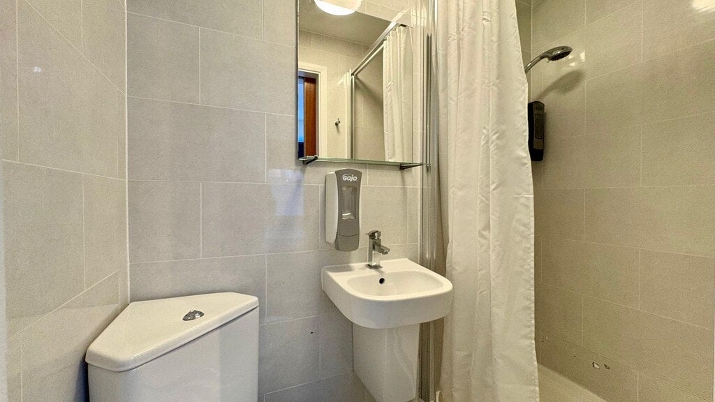 Room Camden Road in Greater London
