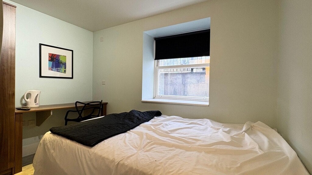 Room Camden Road in Greater London