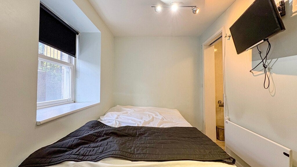 Room Camden Road in Greater London