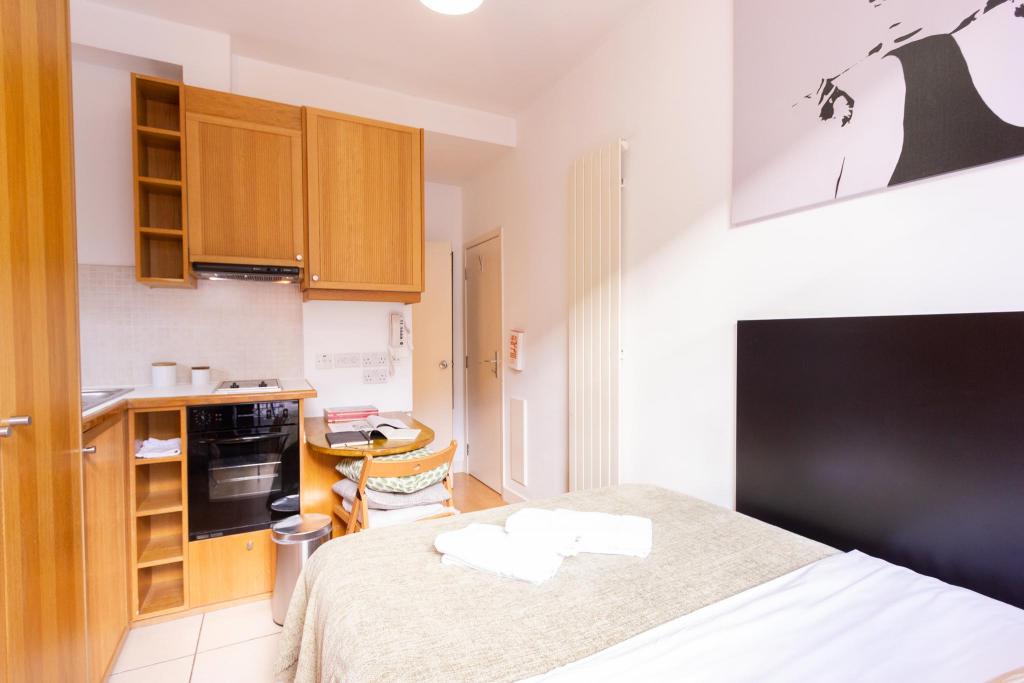 Flat Warren Street in Greater London