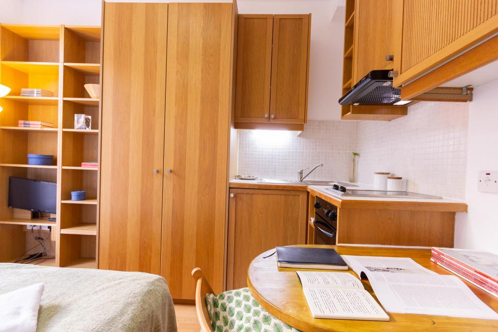 Flat Warren Street in Greater London