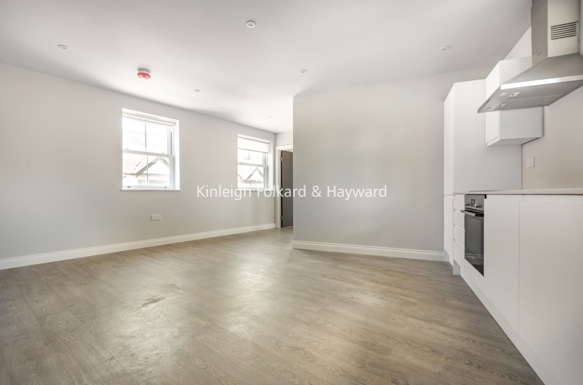 Flat Acacia Road in Greater London