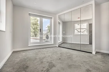 Flat Acacia Road in Greater London