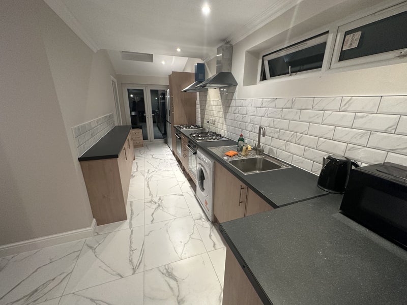 Room Northgate Road in Crawley