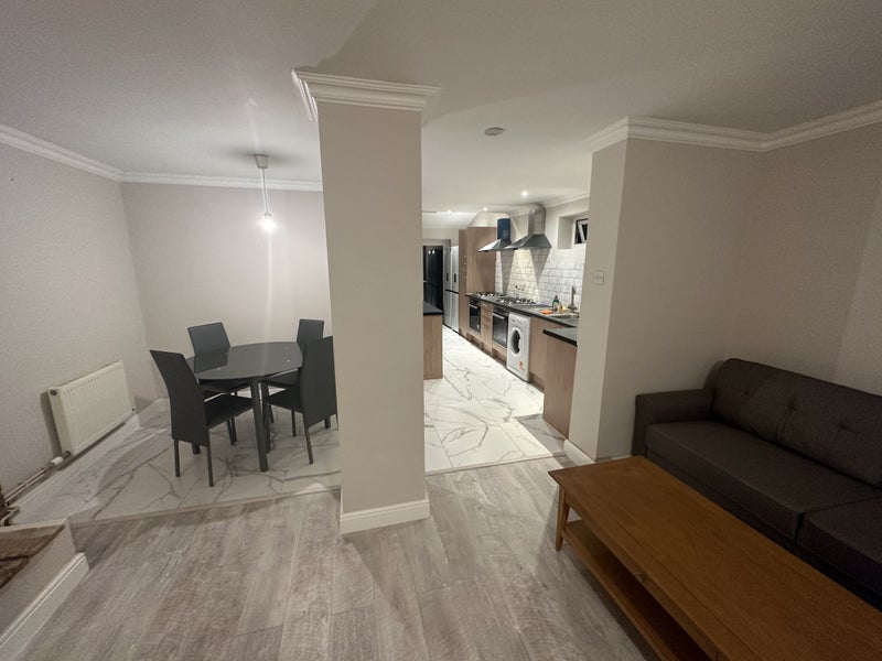 Room Northgate Road in Crawley