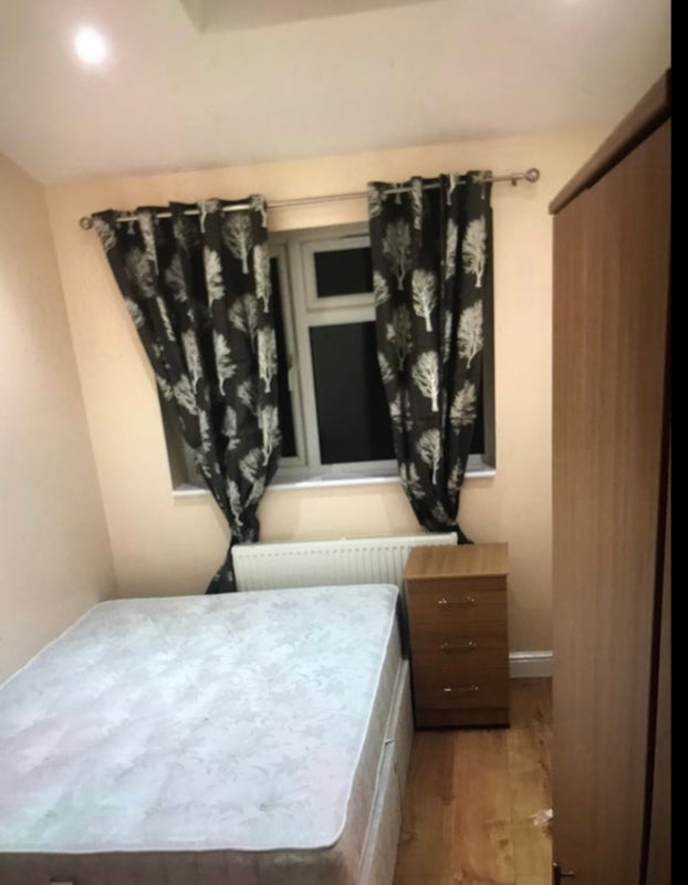 Room Northgate Road in Crawley